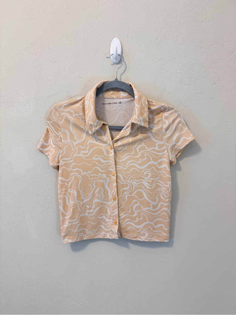 Abercrombie & Fitch Peach and White Short-Sleeve Button-Up Crop Shirt